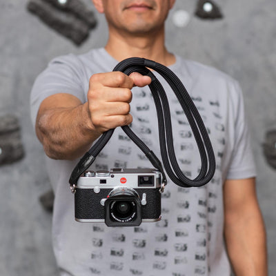 Photographer holding Leica Double Rope Strap 