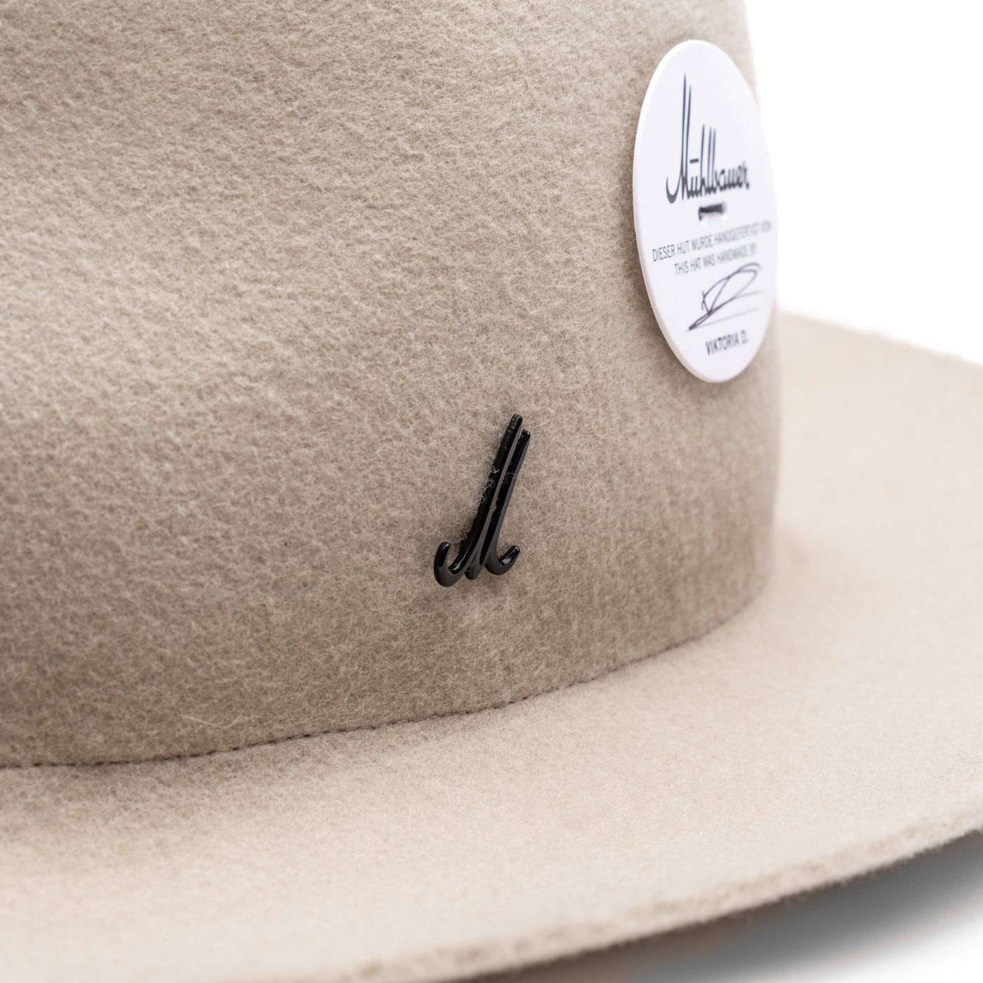 Close-up of the Mühlbauer pin which is attached on the side of the hat. 